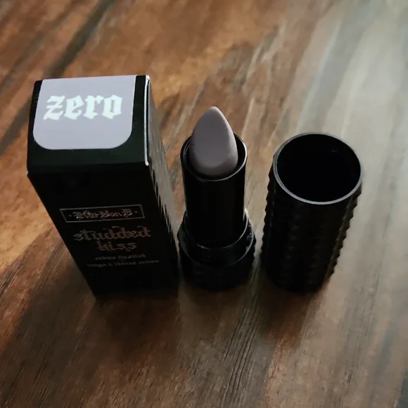 Kat Von D studded kiss lipstick 💋 - Picture 2 of 6